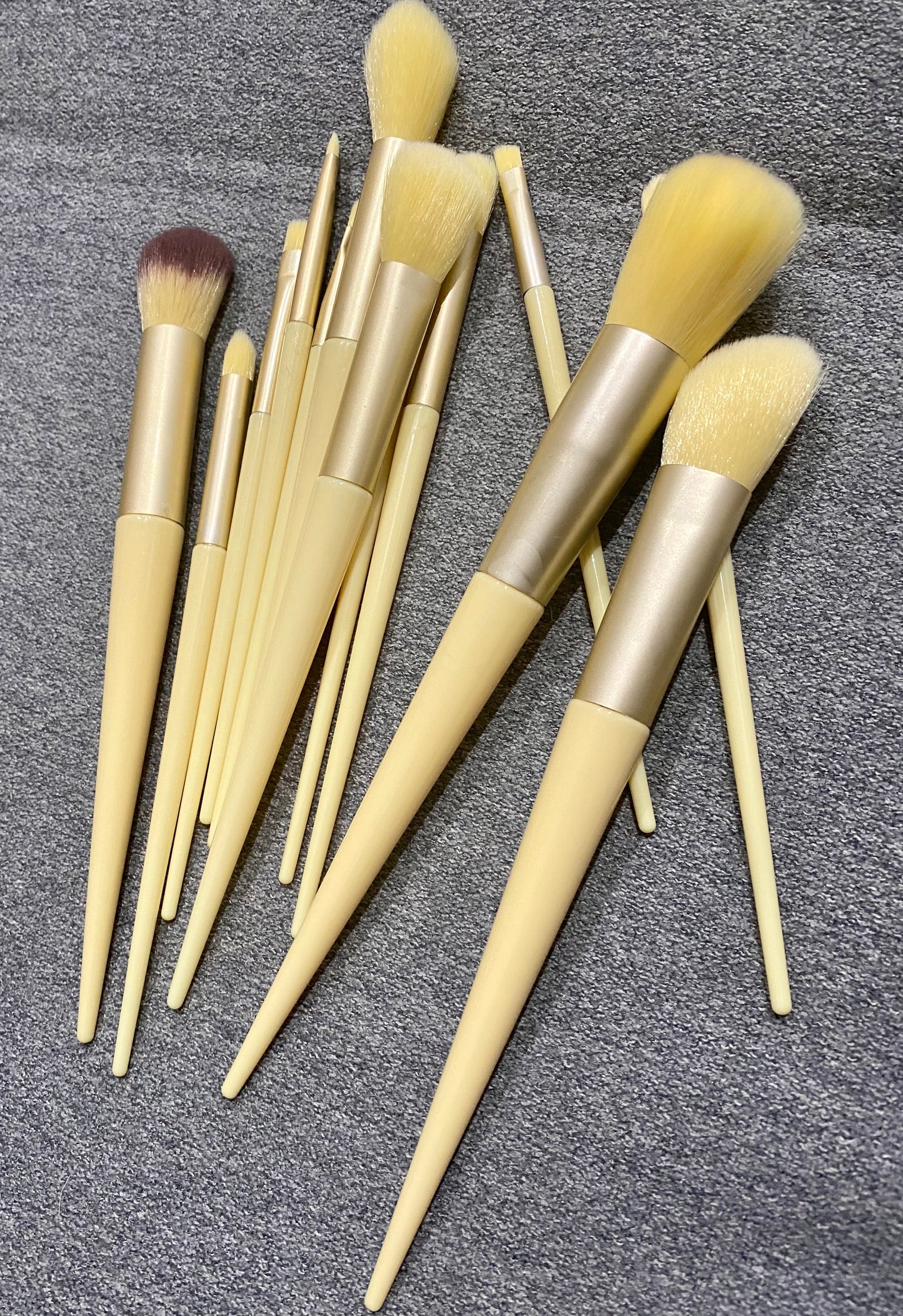 Buttercup- 13 Piece Makeup Brush Set